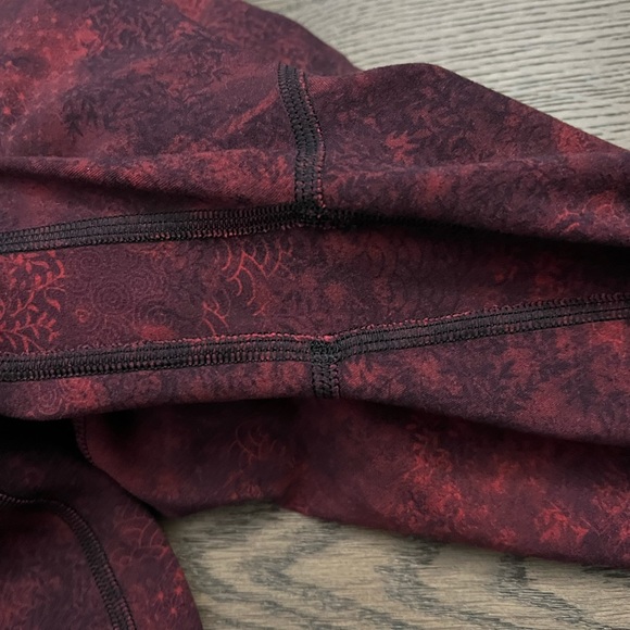 Lululemon red aligns size 4 - Picture 3 of 3